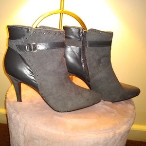 ***BRAND NEW*** Suede high heeled bootie